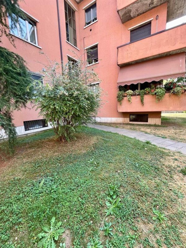 appartamento in vendita a Castronno in zona Sant'Alessandro
