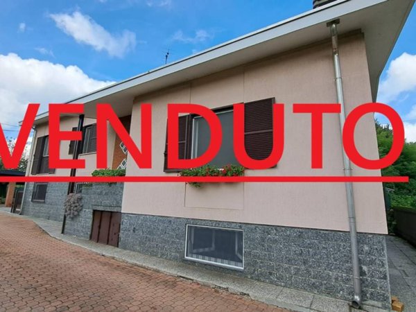 casa indipendente in vendita a Castronno