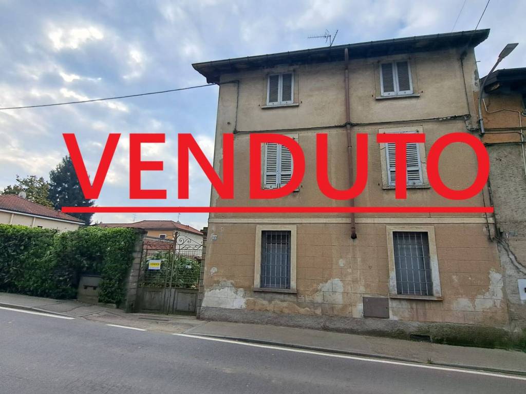 casa indipendente in vendita a Castronno