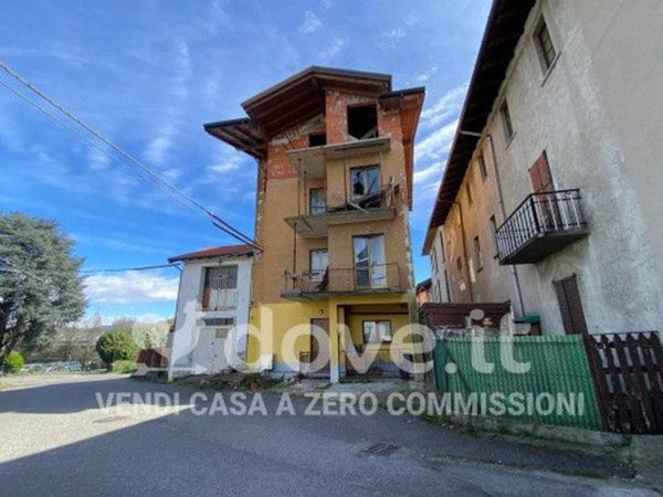 appartamento in vendita a Castronno in zona Cascine Maggio