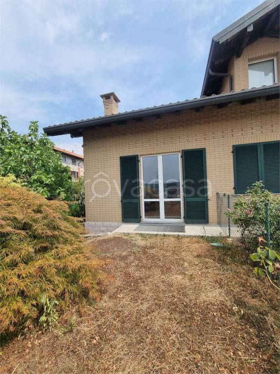 casa indipendente in vendita a Castronno