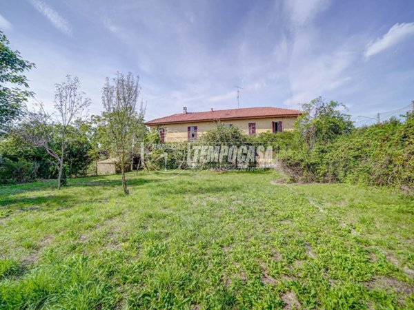 casa indipendente in vendita a Castronno