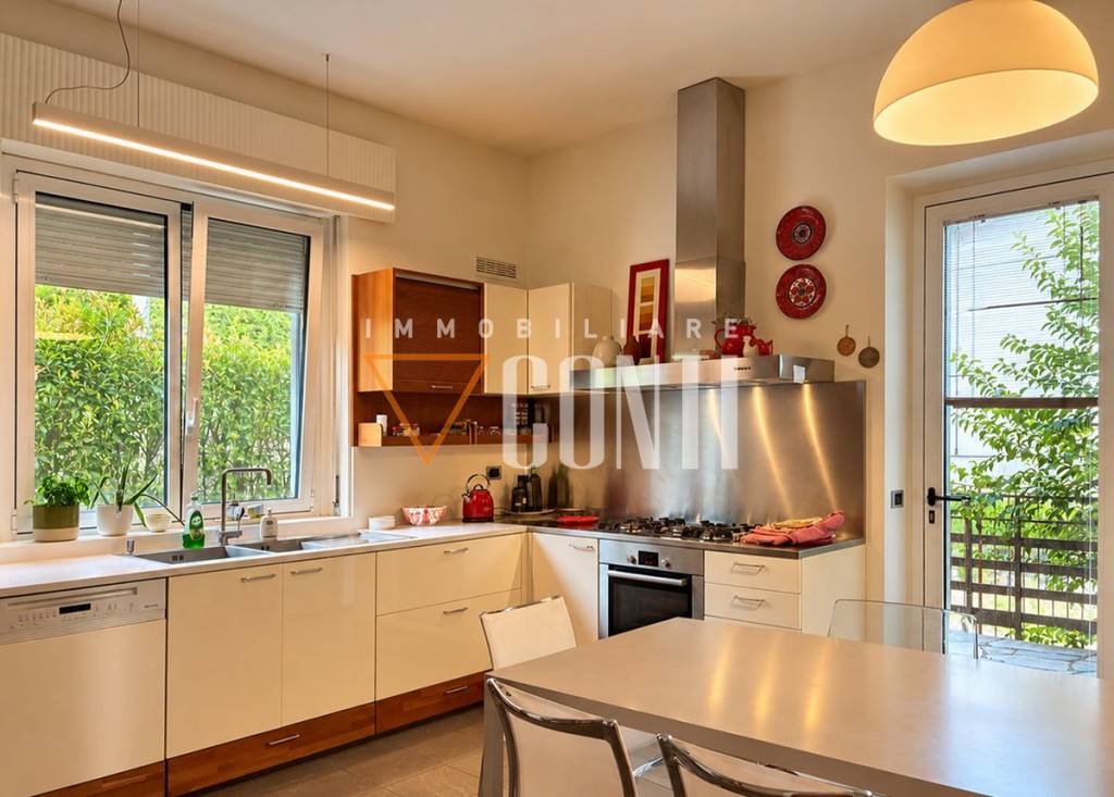 casa indipendente in vendita a Castronno