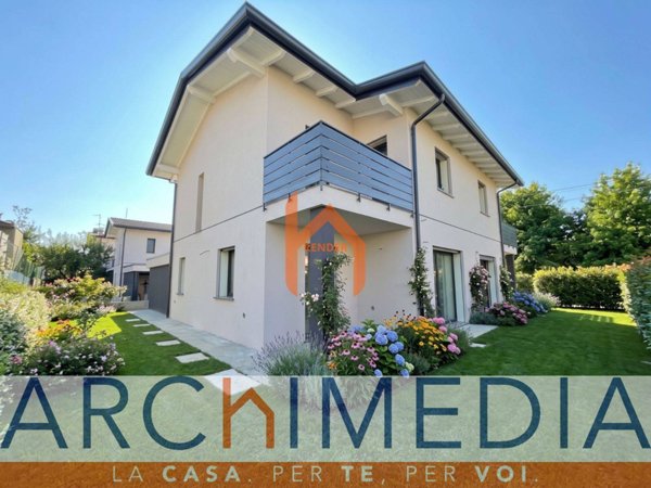 casa indipendente in vendita a Castronno