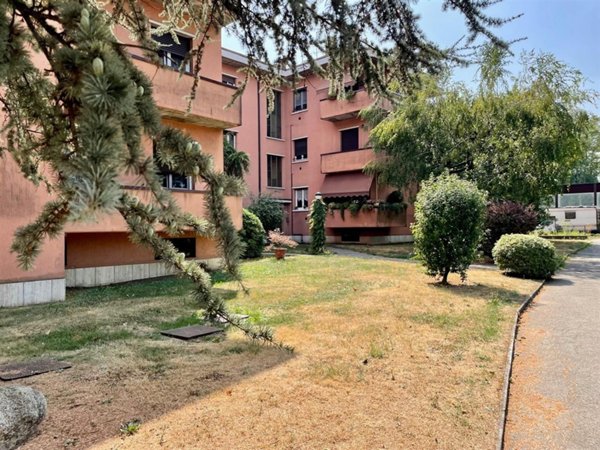 appartamento in vendita a Castronno in zona Sant'Alessandro