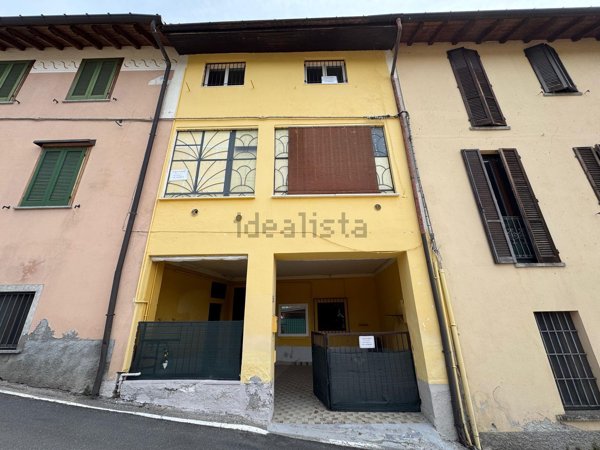 casa indipendente in vendita a Castronno in zona Sant'Alessandro