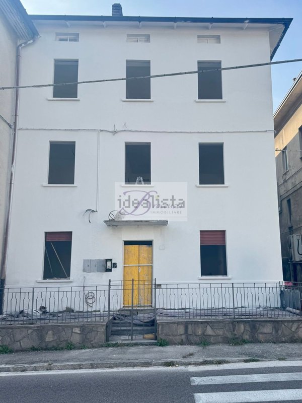appartamento in vendita a Castronno in zona Cascine Maggio