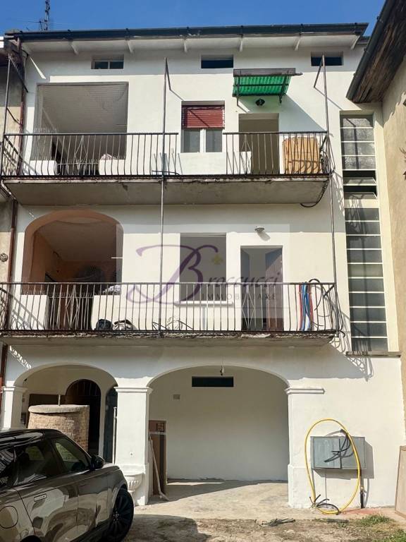 appartamento in vendita a Castronno in zona Cascine Maggio