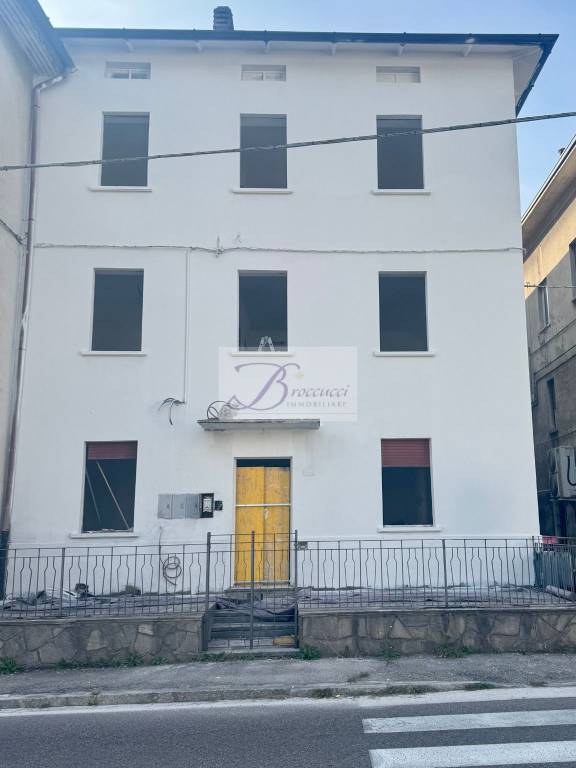 appartamento in vendita a Castronno in zona Cascine Maggio