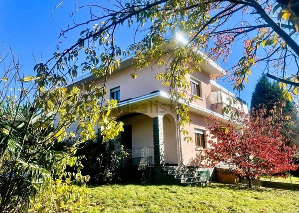 casa indipendente in vendita a Castronno