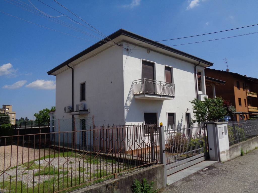 casa indipendente in vendita a Cavaria con Premezzo