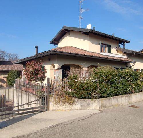 casa indipendente in vendita a Cavaria con Premezzo