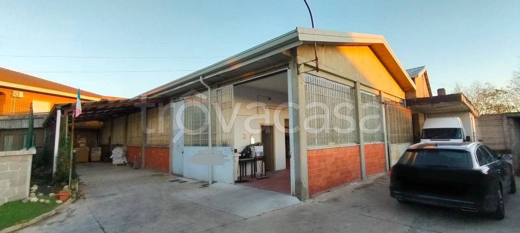 locale commerciale in vendita a Cavaria con Premezzo