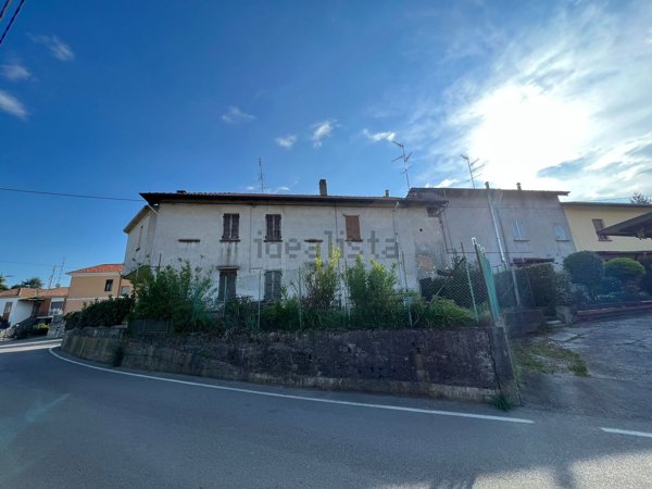 esavano in vendita a Cavaria con Premezzo