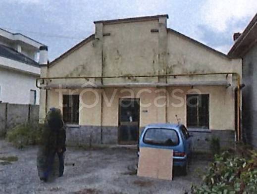 locale commerciale in vendita a Cavaria con Premezzo