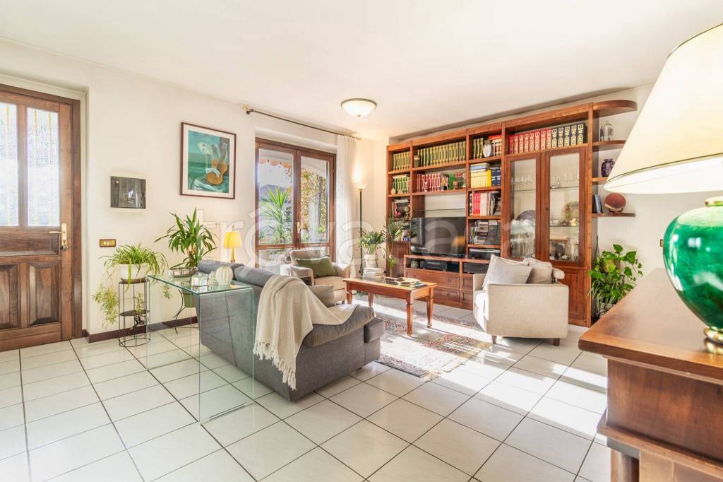 casa indipendente in vendita a Cavaria con Premezzo