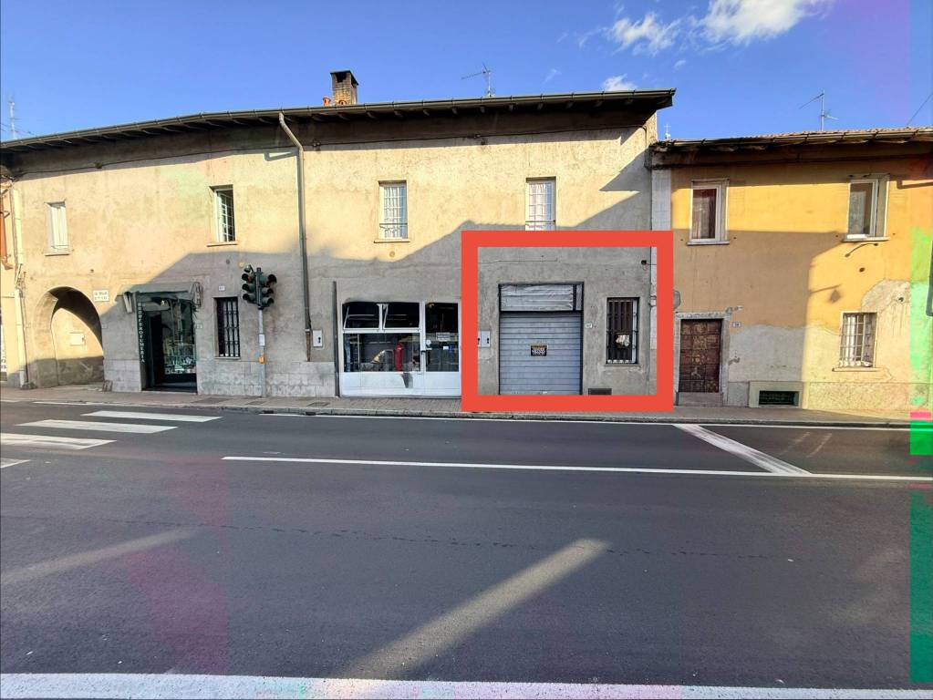 negozio in vendita a Cavaria con Premezzo
