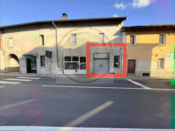 negozio in vendita a Cavaria con Premezzo