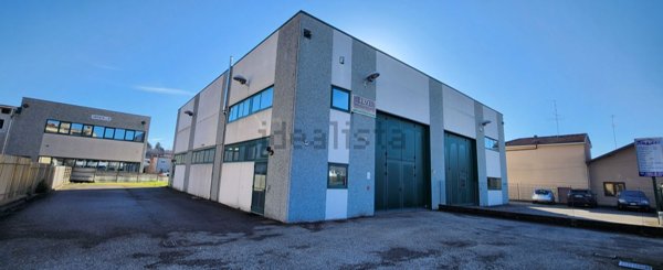 locale commerciale in vendita a Cavaria con Premezzo