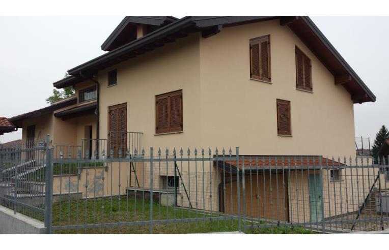 casa indipendente in vendita a Cazzago Brabbia