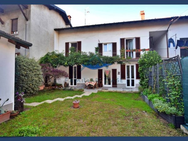 casa indipendente in vendita a Cazzago Brabbia