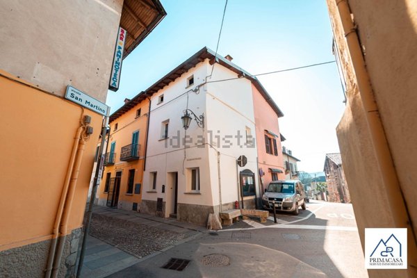 casa semindipendente in vendita a Cazzago Brabbia