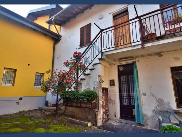 appartamento in vendita a Cazzago Brabbia