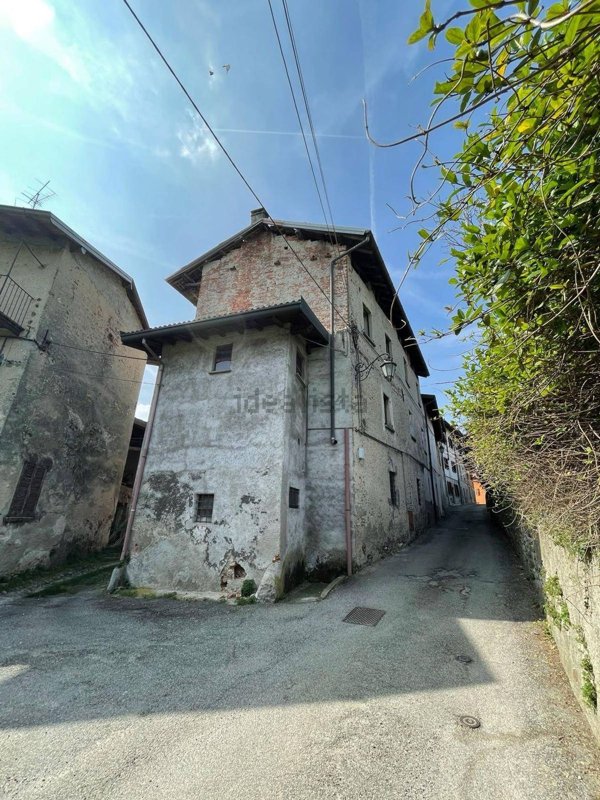 appartamento in vendita a Cazzago Brabbia