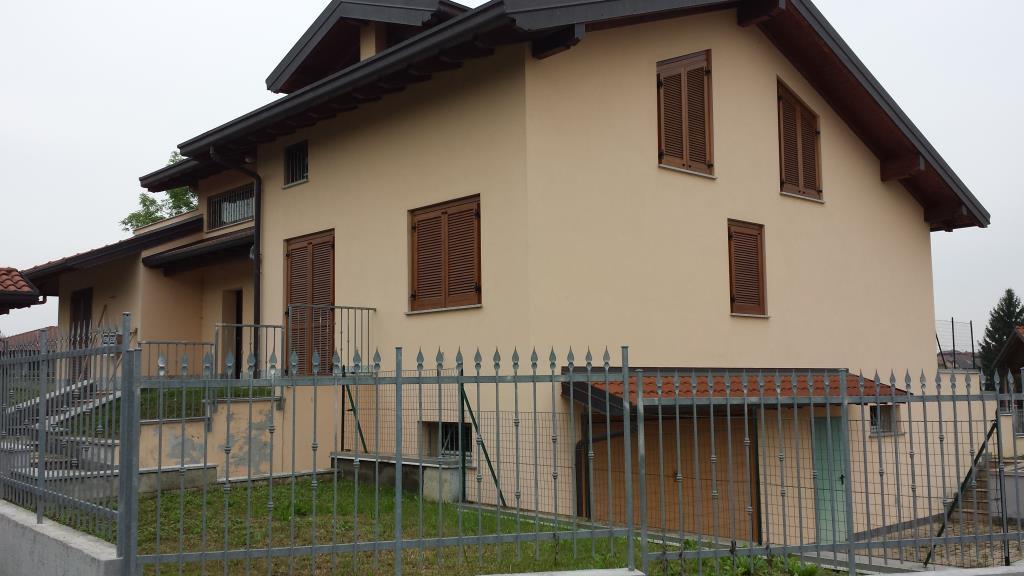 casa indipendente in vendita a Cazzago Brabbia