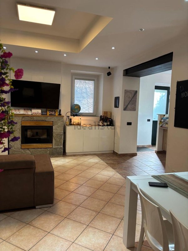 casa indipendente in vendita a Cazzago Brabbia