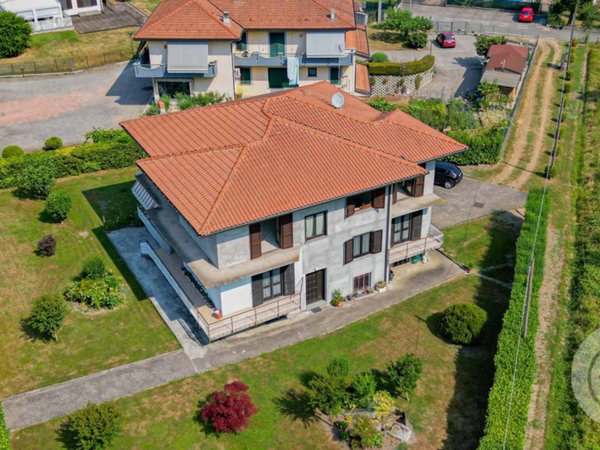 casa indipendente in vendita a Cazzago Brabbia