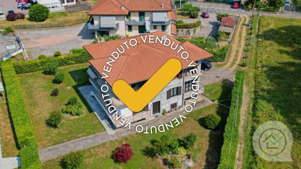 casa indipendente in vendita a Cazzago Brabbia