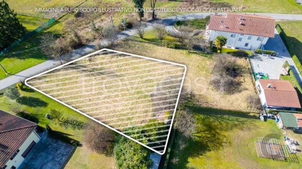 casa indipendente in vendita a Cazzago Brabbia
