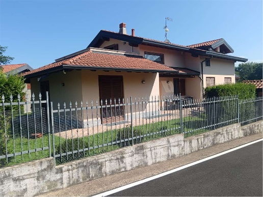 casa indipendente in vendita a Cazzago Brabbia