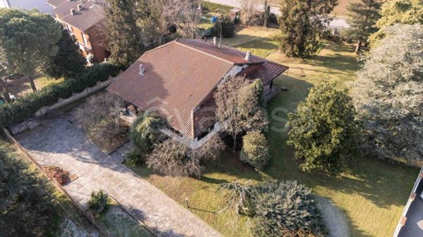 casa indipendente in vendita a Cislago