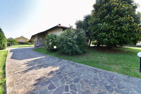 casa indipendente in vendita a Cislago