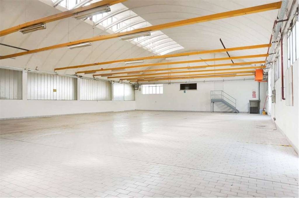 locale commerciale in vendita a Cislago