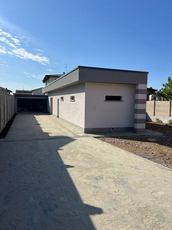 casa indipendente in vendita a Cislago in zona Massina