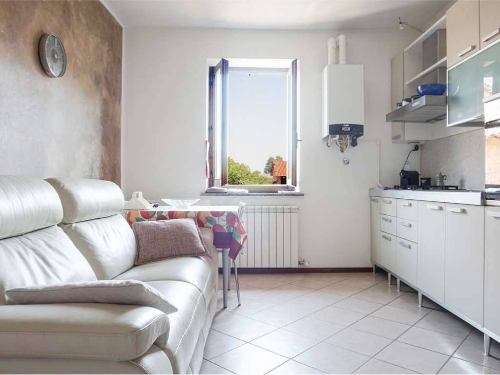 appartamento in vendita a Cislago in zona Massina