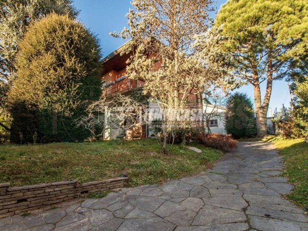 casa indipendente in vendita a Cislago