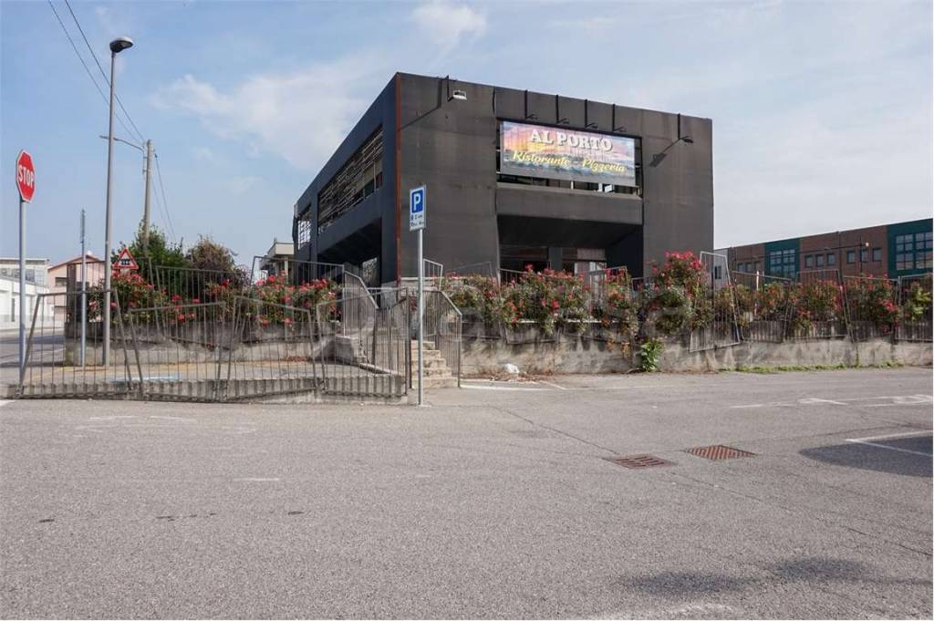 negozio in vendita a Cislago