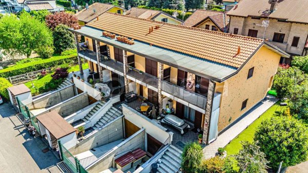 casa indipendente in vendita a Cislago