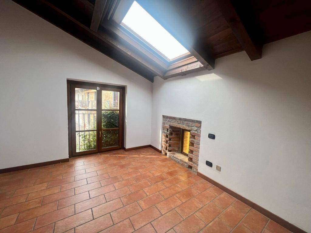 casa indipendente in vendita a Cislago