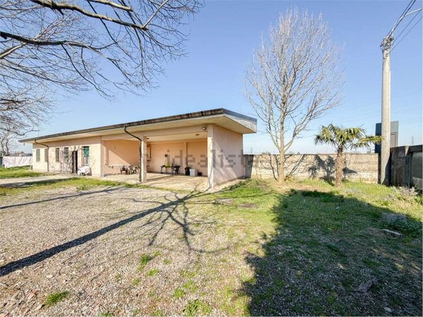 appartamento in vendita a Cislago in zona Massina
