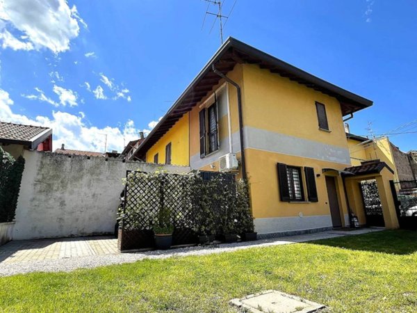 appartamento in vendita a Cislago in zona Massina