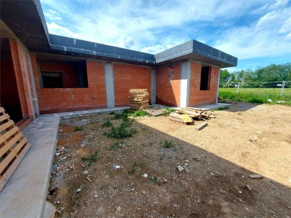 casa indipendente in vendita a Cislago in zona Massina