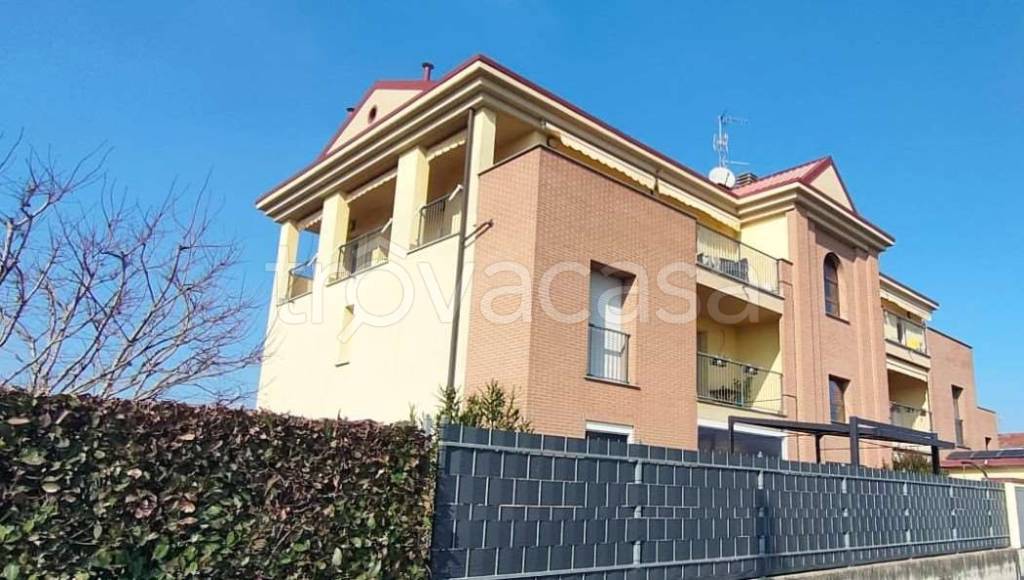 appartamento in vendita a Cislago in zona Massina