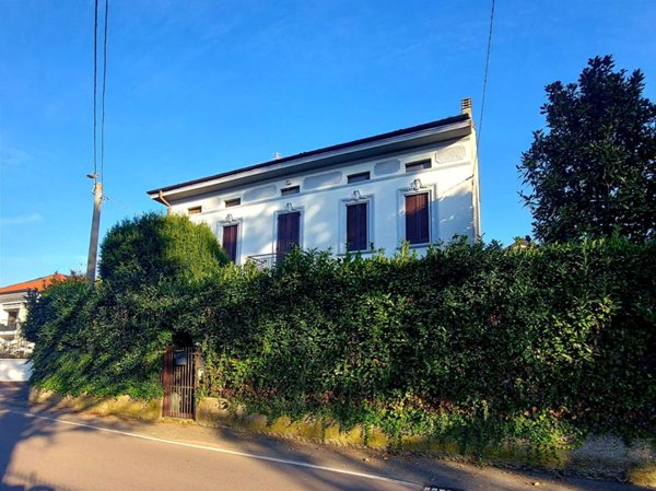 casa indipendente in vendita a Cislago