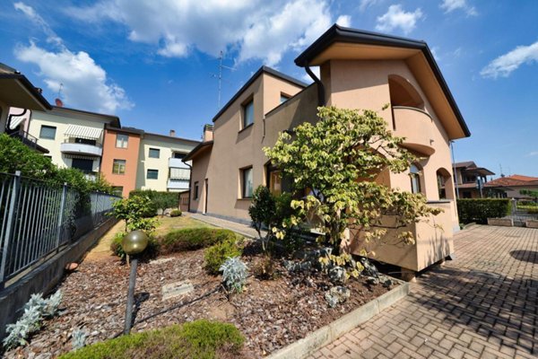 casa indipendente in vendita a Cislago