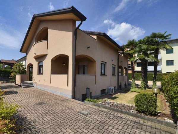 casa indipendente in vendita a Cislago